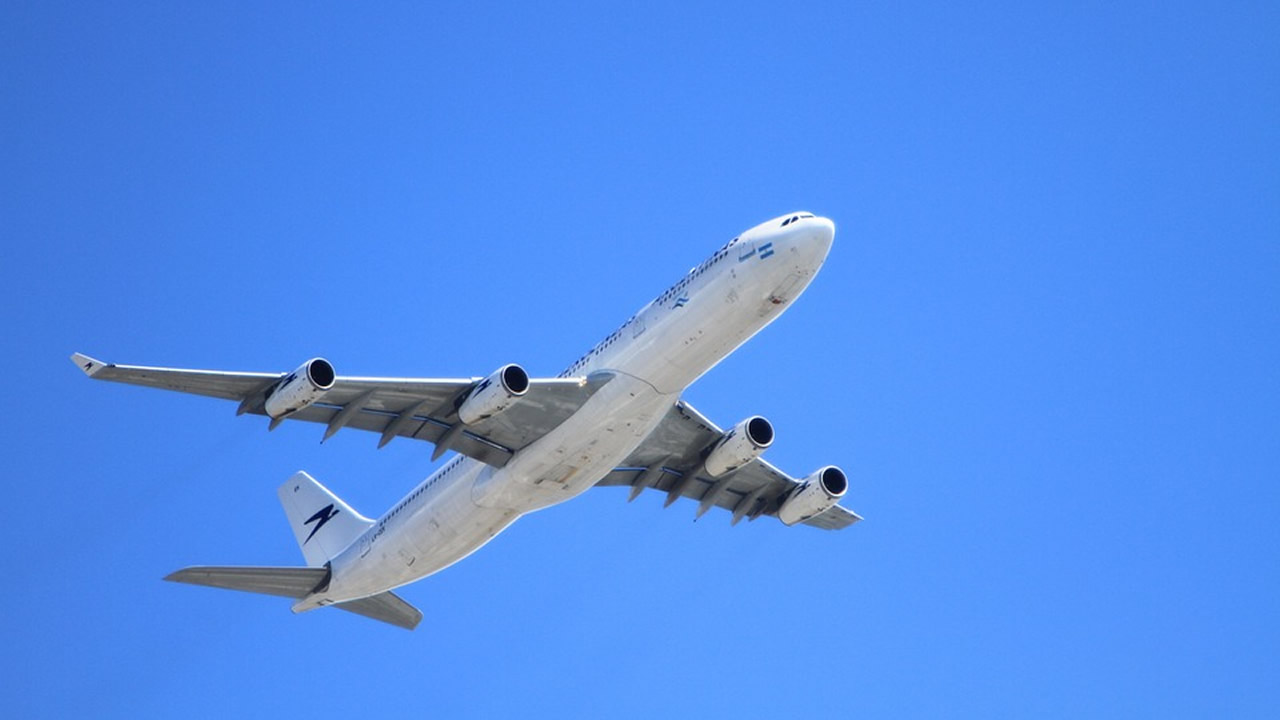 Pillan a una pareja manteniendo sexo durante un vuelo a México